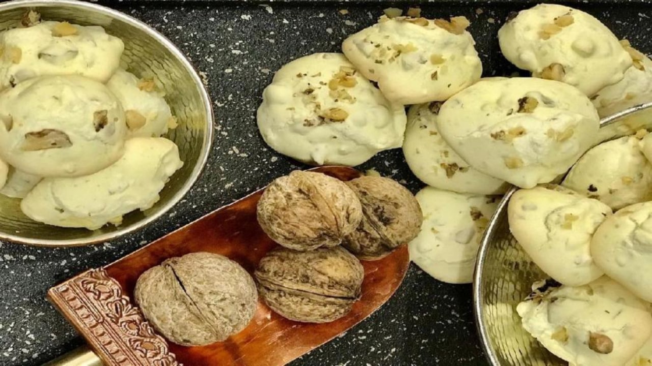شیرینی پفکی گردویی
