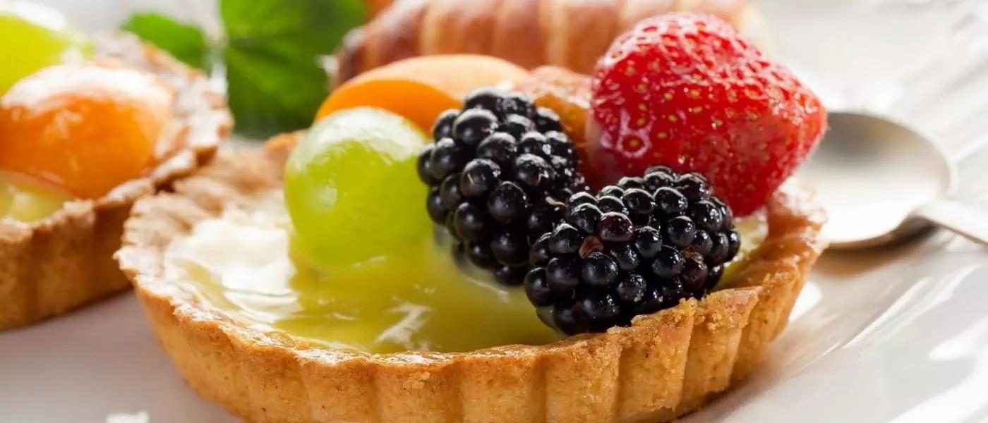 شیرینی شیک تارتلت میوههای بهاری