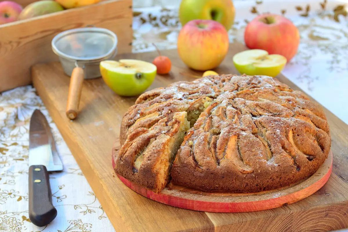 کیک قابلمه ای سیب و دارچین