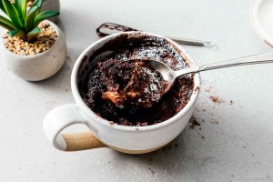 طرز تهیه کیک شکلاتی با مایکروفر