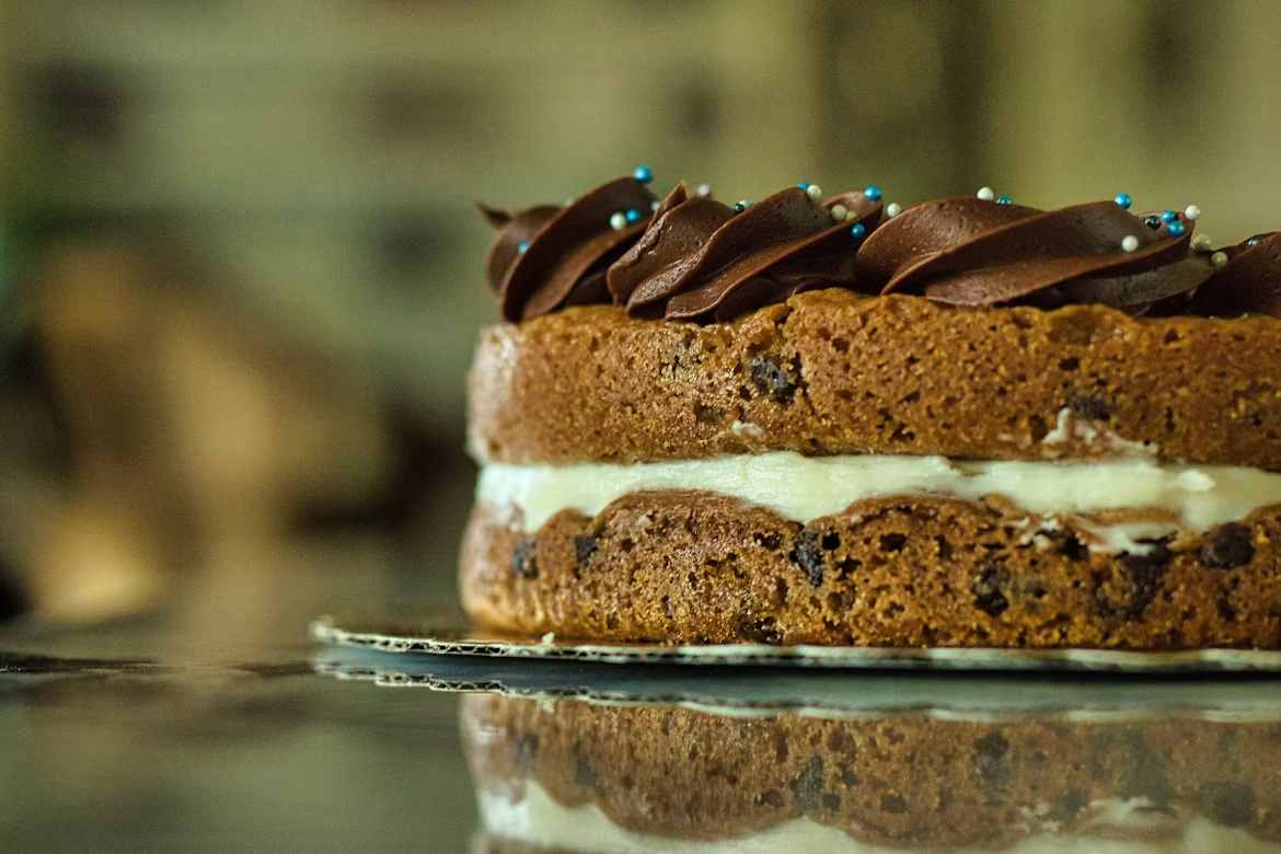 کیک کلاسیک و رسمی شکلاتی