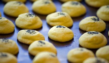 طرز تهیه نون برنجی کرمانشاهی