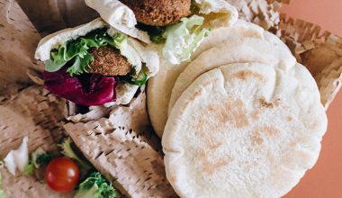 همه چیز درباره نان پیتا و انواع نان عربی