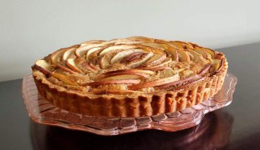 تارت سیب و گردو