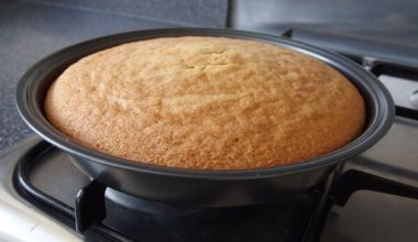 طرز تهیه کیک بدون فر روی اجاق گاز