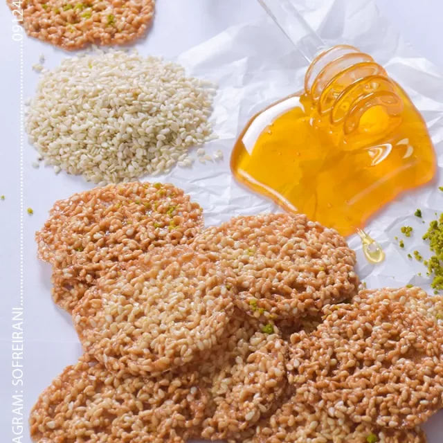 دوره شیرینی خشک نوروزی توری کنجدی دوره شیرینی خشک نوروزی توری کنجدی